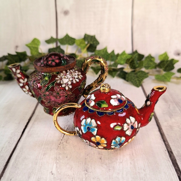 2 Vintage Chinese Cloisonne Small Teapots - Red Gold Florals With Removable Lids - Picture 6 of 6